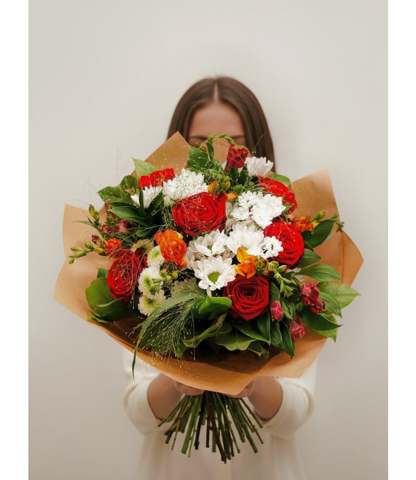 deluxeflowers_mix red_white1.jpeg