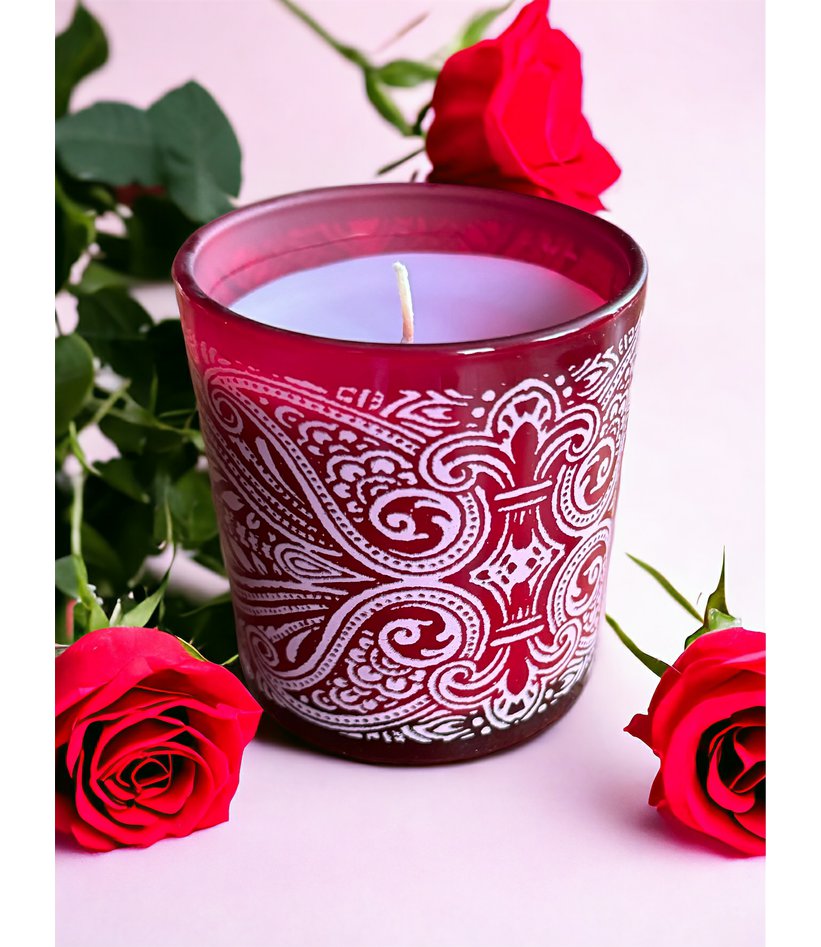 Svíčka Deluxe Aroma, červená sklo, bílý dekor
